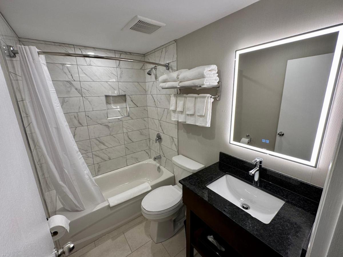 Econo Lodge Inn & Suites Pincher Creek Extérieur photo