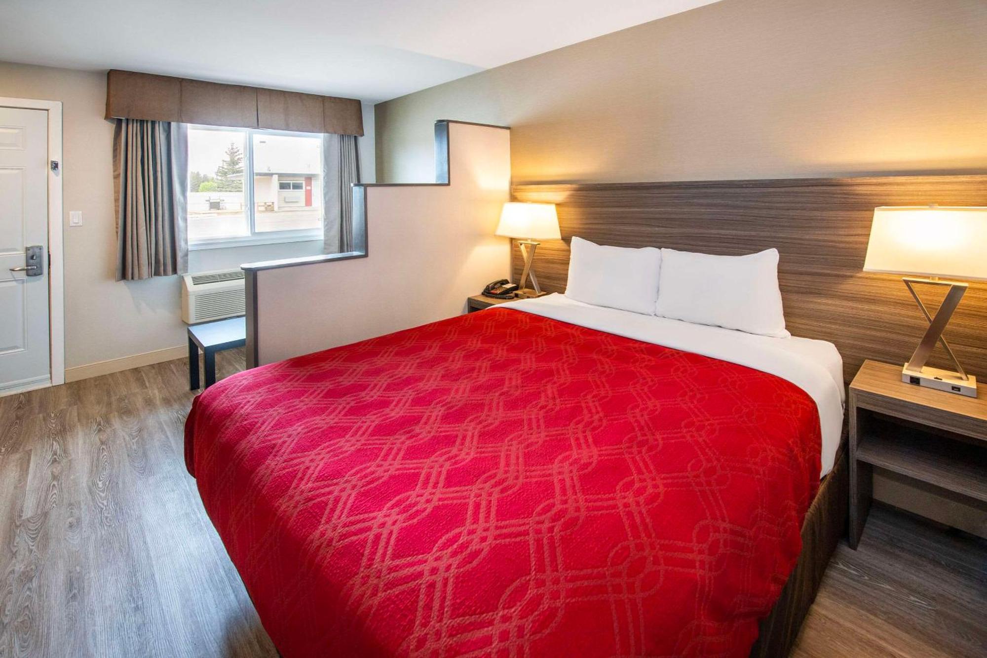 Econo Lodge Inn & Suites Pincher Creek Extérieur photo