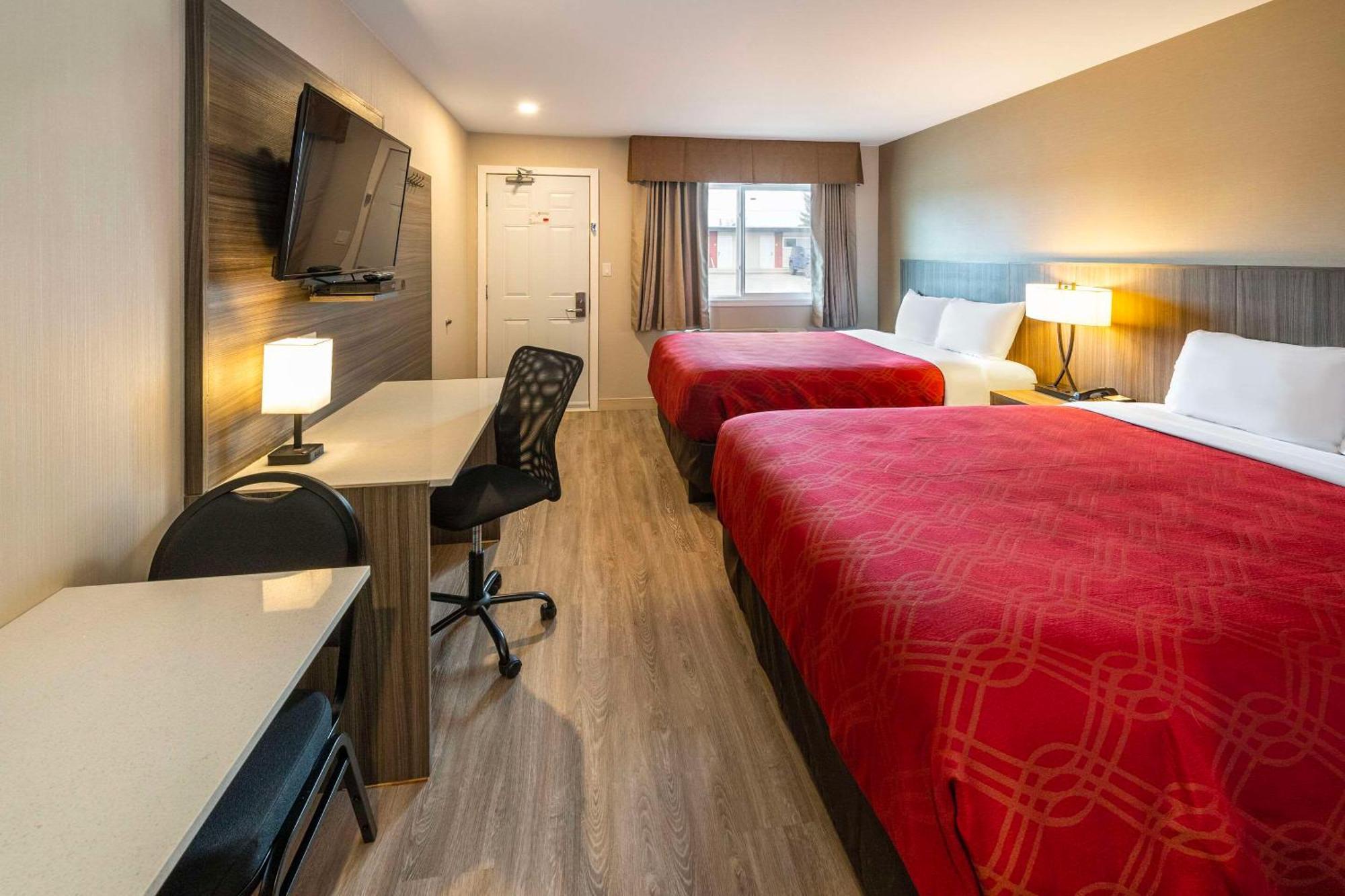 Econo Lodge Inn & Suites Pincher Creek Extérieur photo
