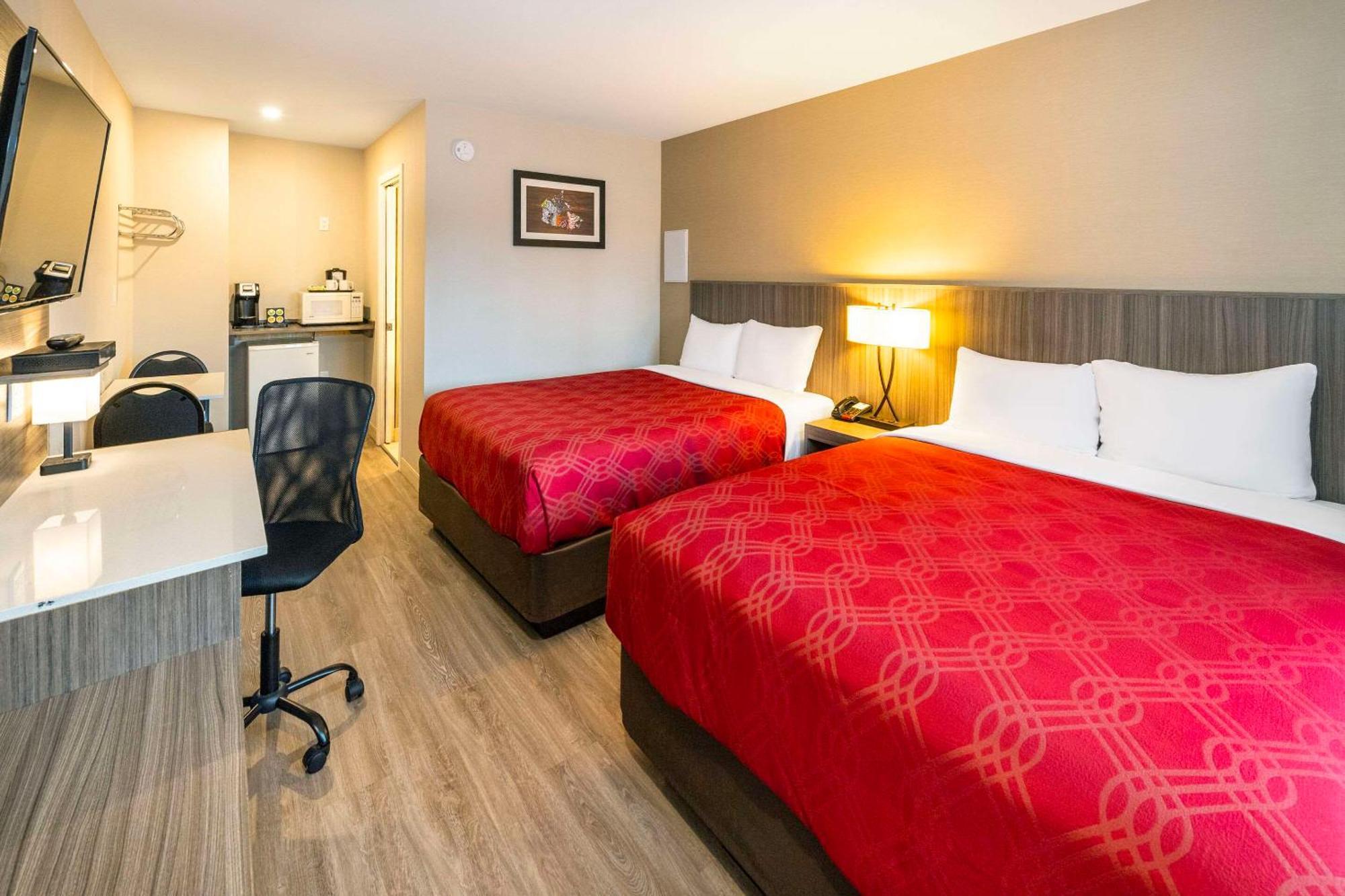 Econo Lodge Inn & Suites Pincher Creek Extérieur photo