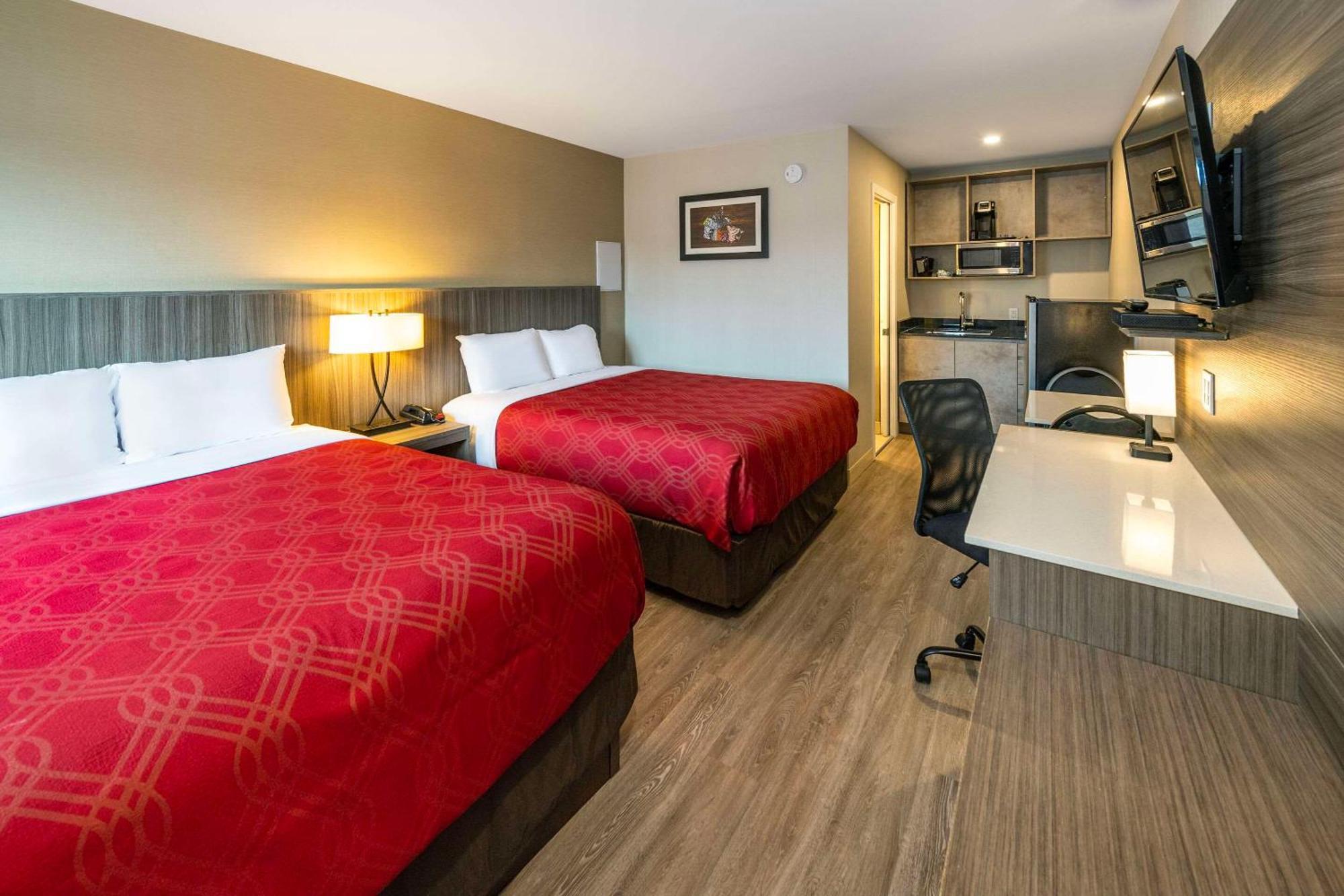 Econo Lodge Inn & Suites Pincher Creek Extérieur photo