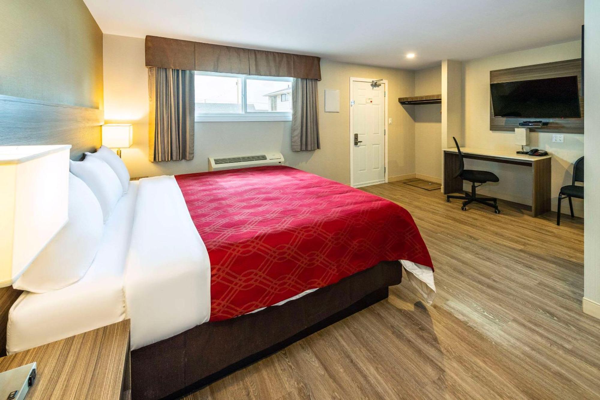 Econo Lodge Inn & Suites Pincher Creek Extérieur photo