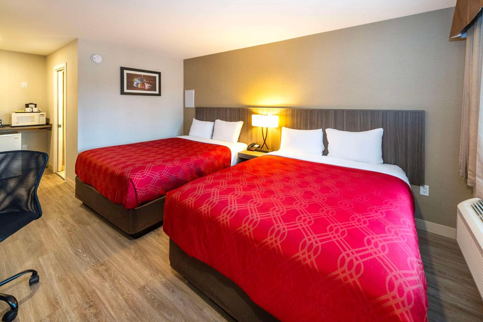 Econo Lodge Inn & Suites Pincher Creek Extérieur photo