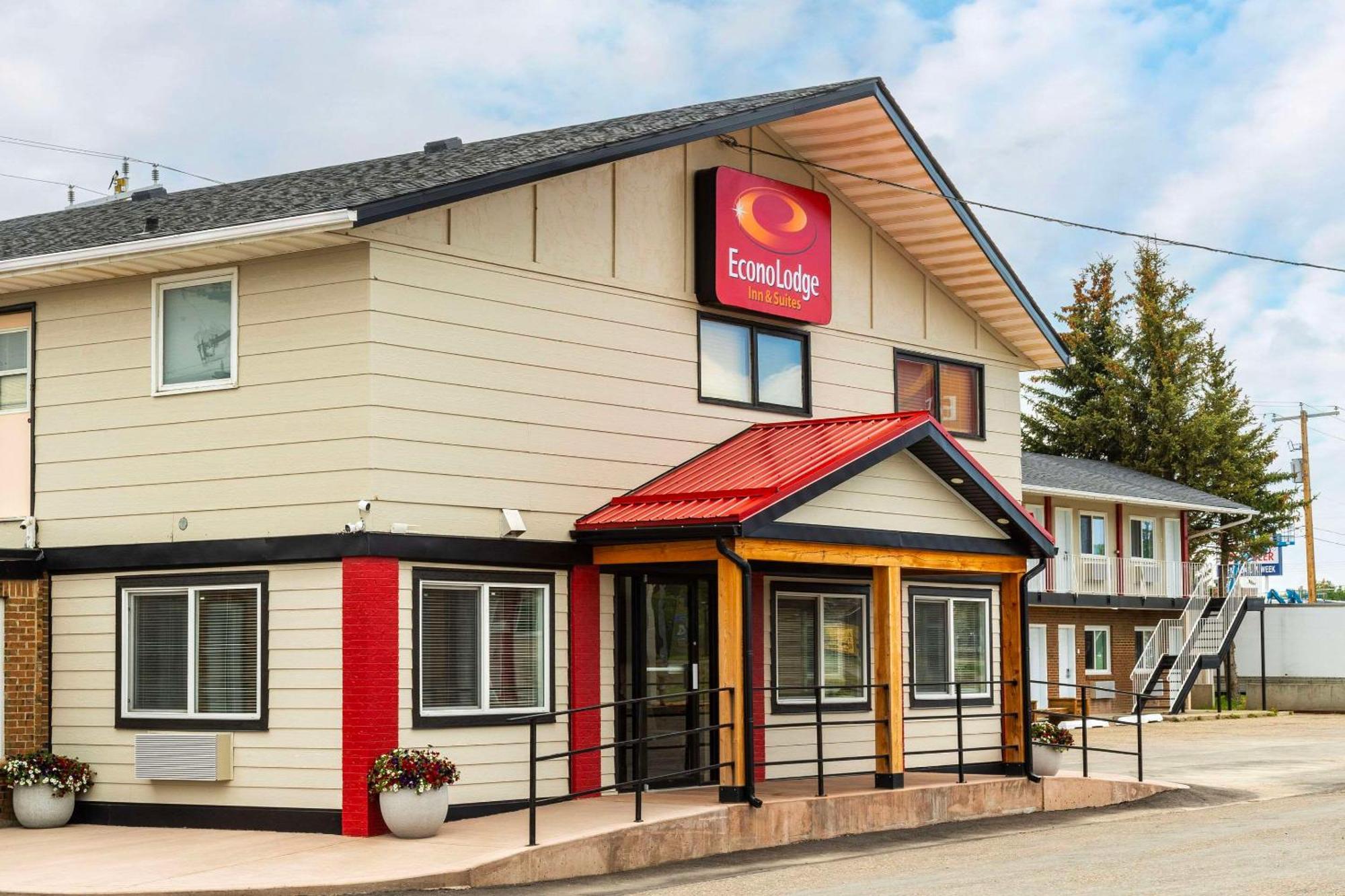 Econo Lodge Inn & Suites Pincher Creek Extérieur photo