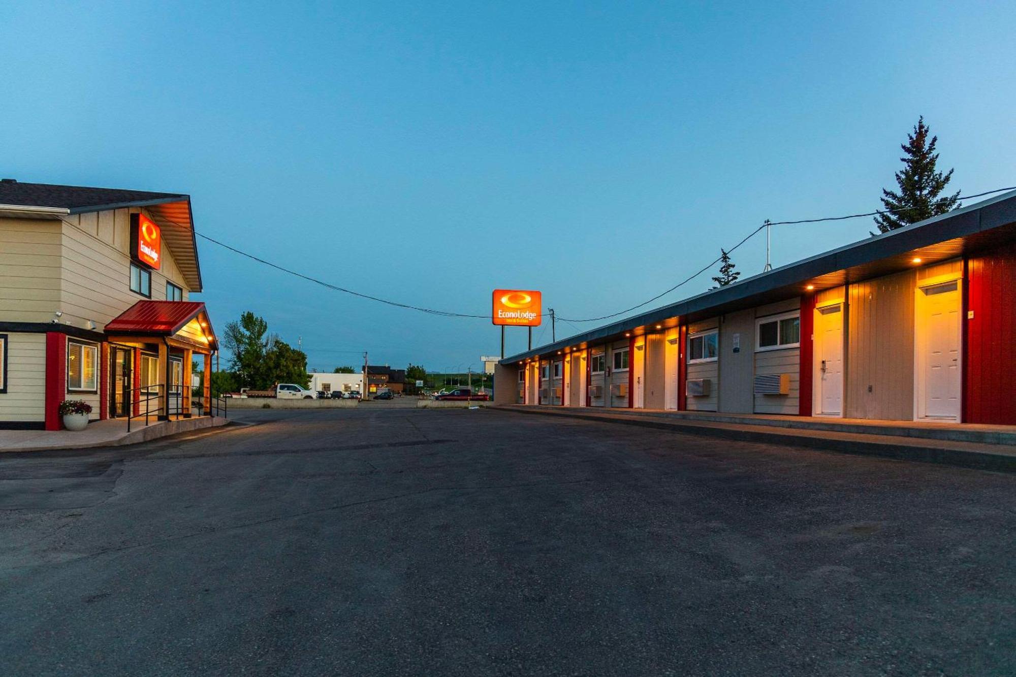 Econo Lodge Inn & Suites Pincher Creek Extérieur photo