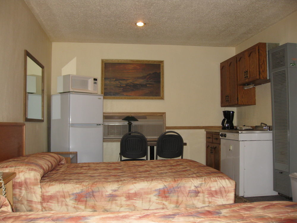 Econo Lodge Inn & Suites Pincher Creek Extérieur photo