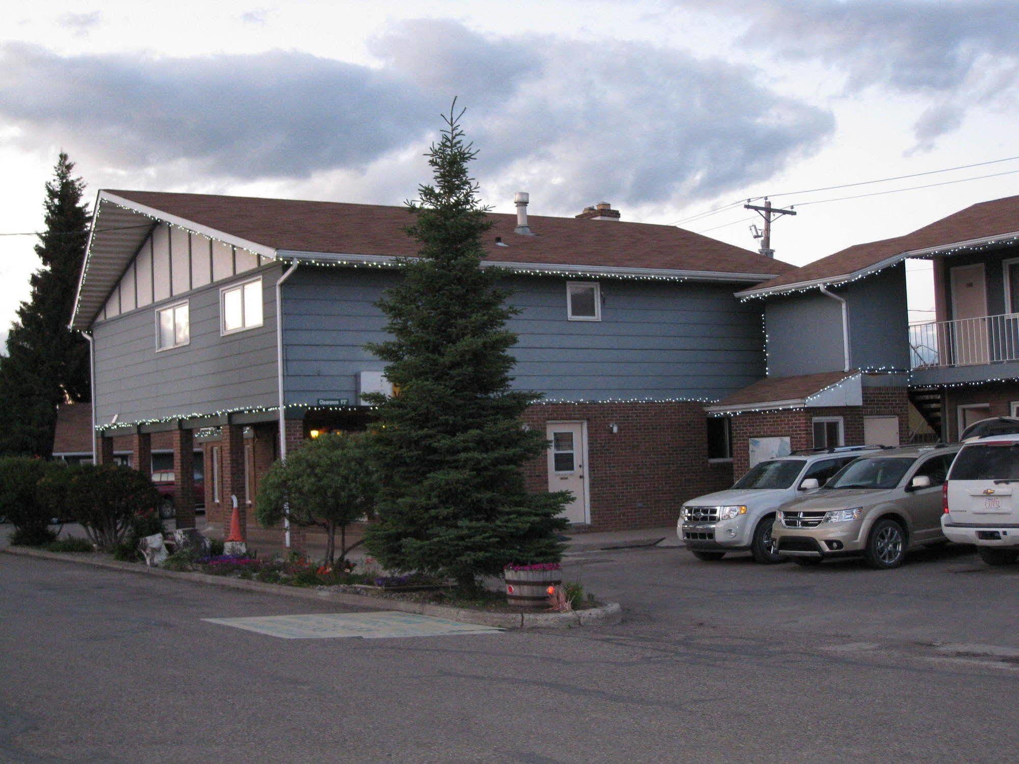 Econo Lodge Inn & Suites Pincher Creek Extérieur photo