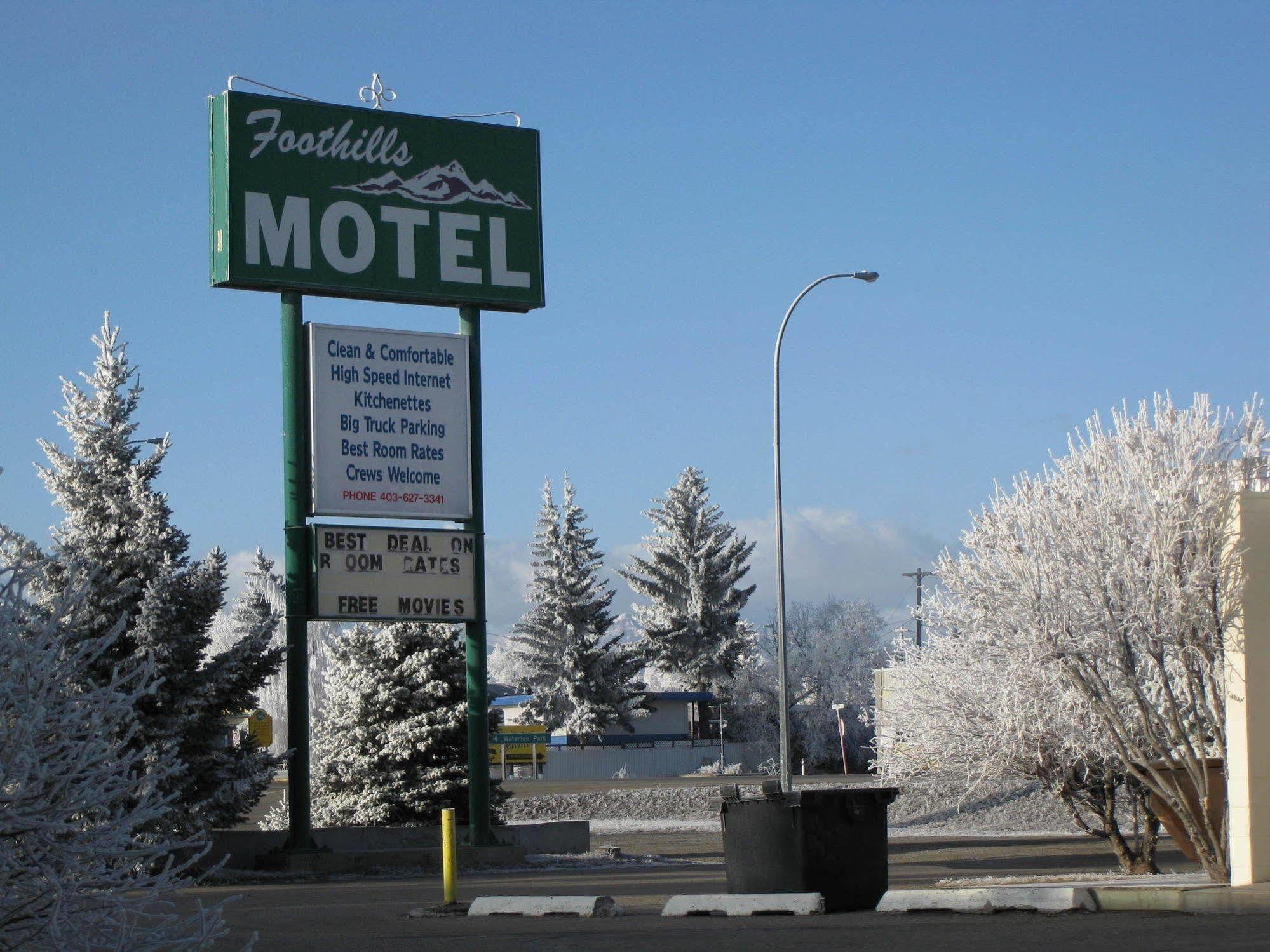 Econo Lodge Inn & Suites Pincher Creek Extérieur photo