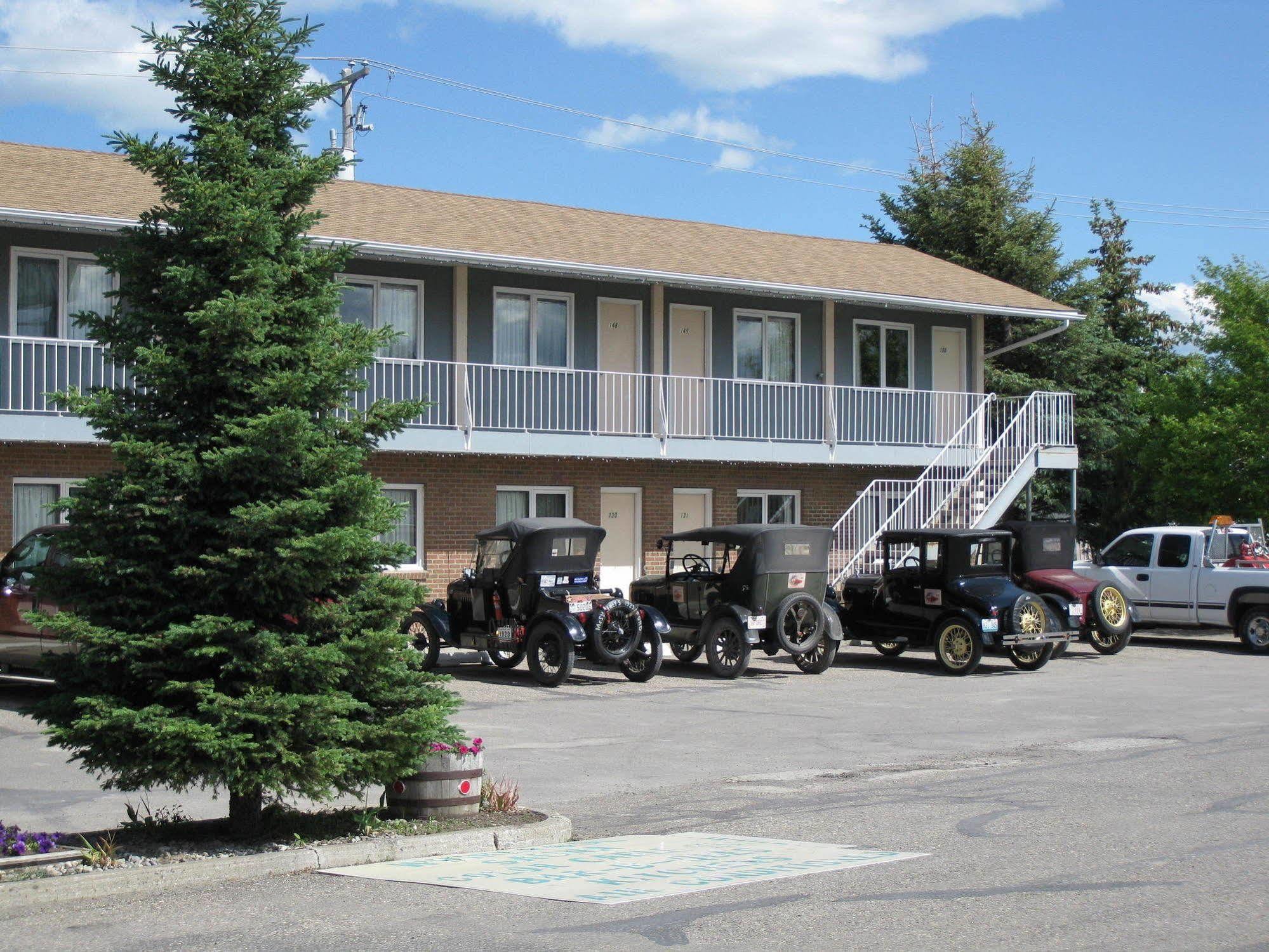 Econo Lodge Inn & Suites Pincher Creek Extérieur photo