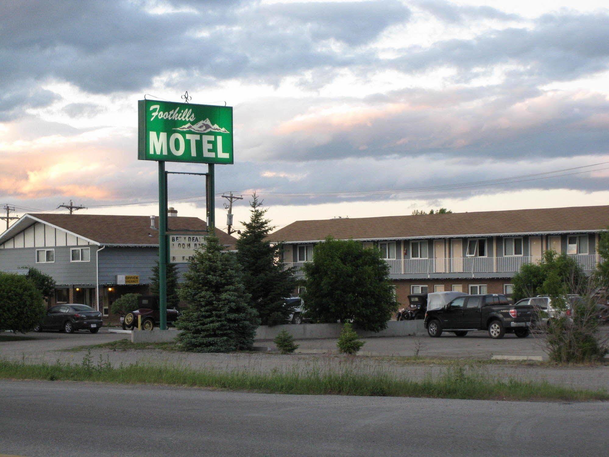 Econo Lodge Inn & Suites Pincher Creek Extérieur photo